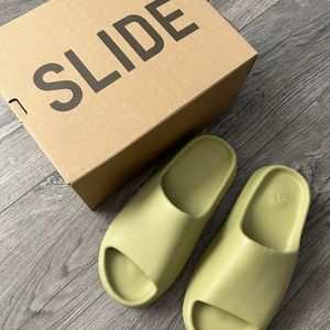 Yeezy slide resin